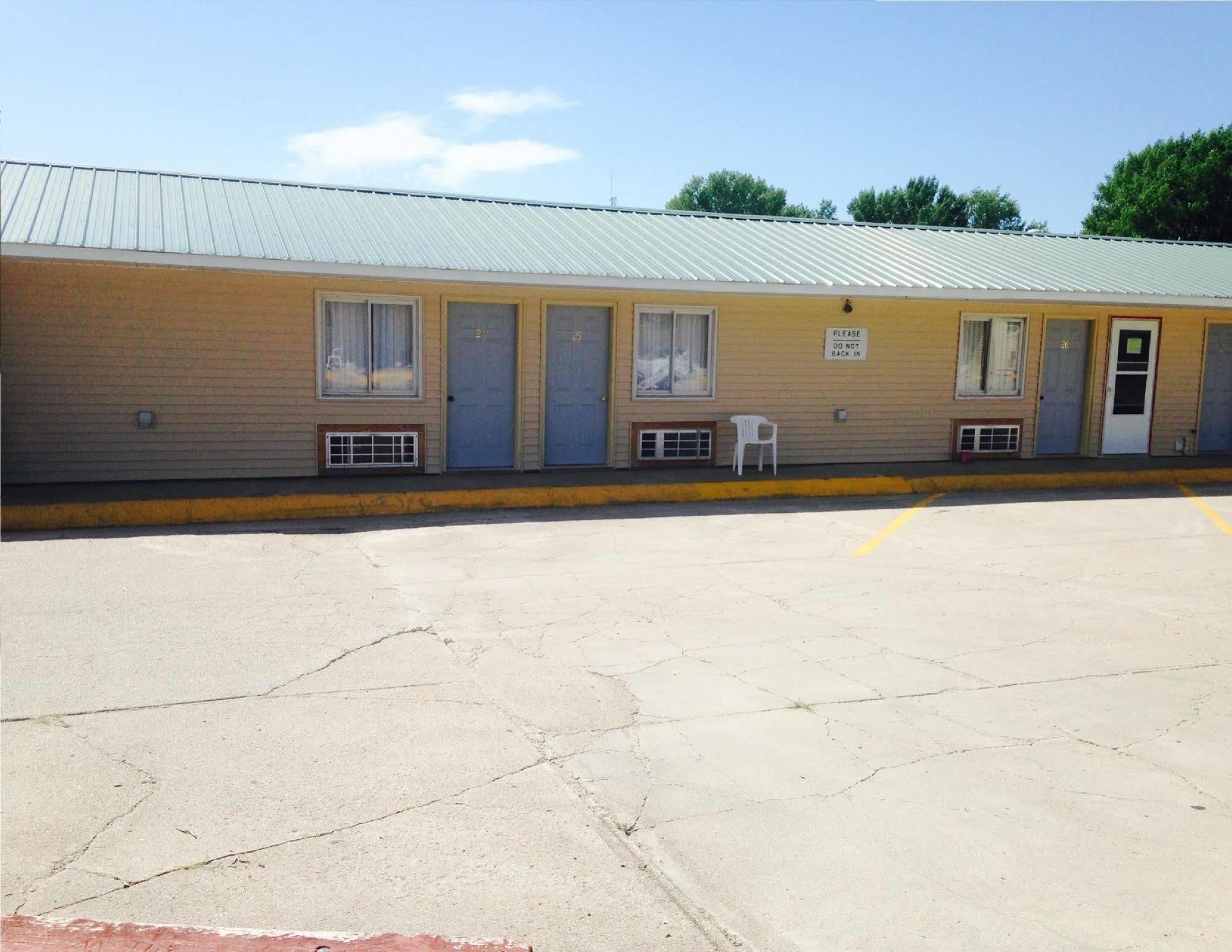 Big 12 Motel Broken Bow Экстерьер фото